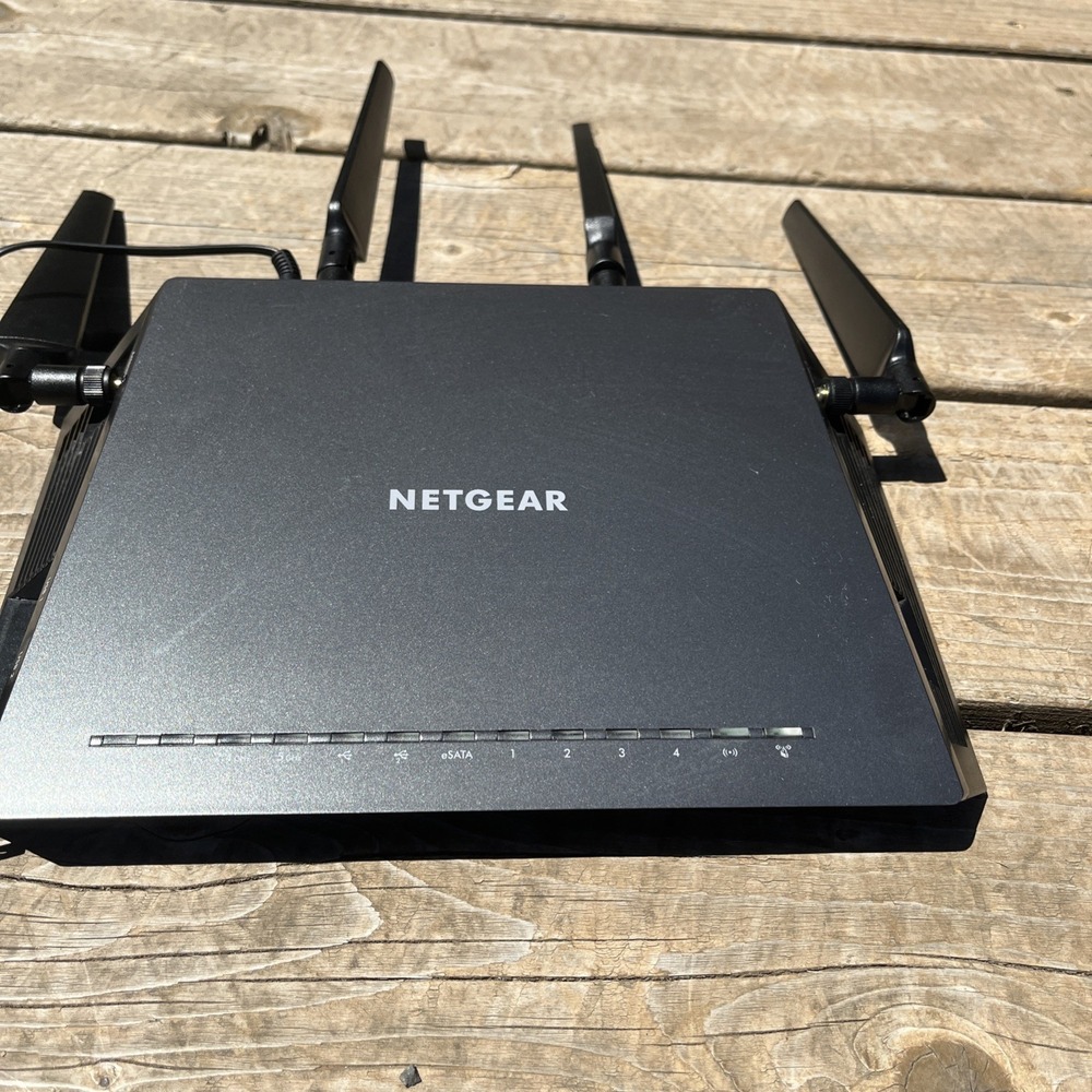 NETGEAR Nighthawk X4S Smart WiFi Router Black, AC2600 model R7800 - Picture 5 of 9